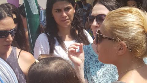 הפגנה של דמעות: עשרות תושבים - חדשות בפתח תקווה