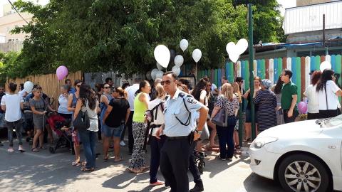 הפגנה של דמעות: עשרות תושבים - חדשות בפתח תקווה