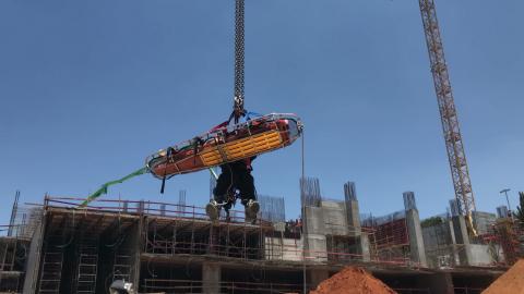 2 פועלים נפצעו לאחר שנפלו - חדשות בפתח תקווה