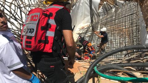 2 פועלים נפצעו לאחר שנפלו - חדשות בפתח תקווה