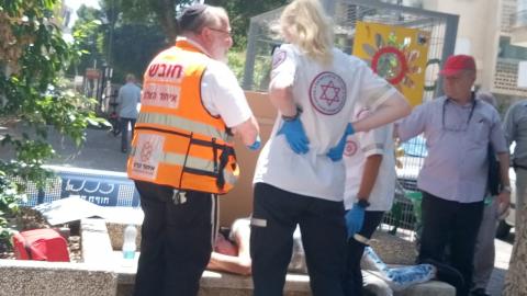 דיירת רחוב נפצעה קל ברחוב - חדשות בפתח תקווה