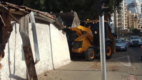 נהרס מבנה שחסם את התנועה - חדשות בפתח תקווה
