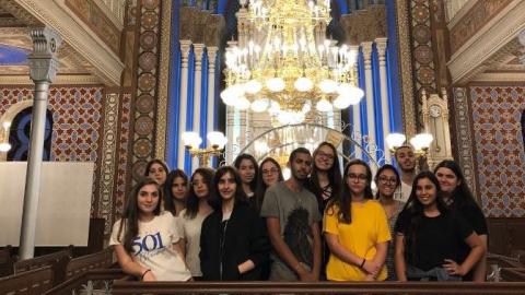 משלחת של 15 תלמידי תיכון - חינוך בפתח תקווה