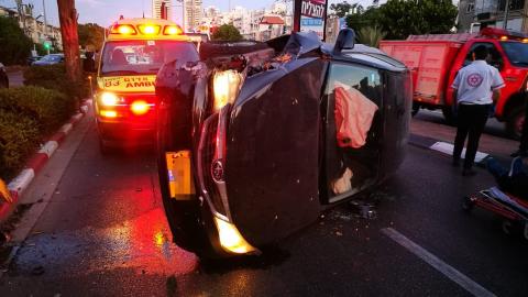 נהג רכב נפצע בינוני כשהתהפך - חדשות בפתח תקווה