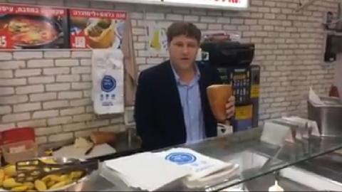 זה לחם בשבילו: צפו ברמי - חיי זוהר בפתח תקווה