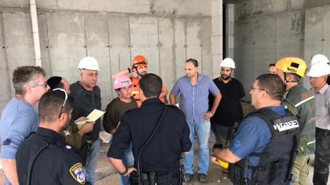 פיגומים קרסו מגובה של כ-12 - חדשות בפתח תקווה