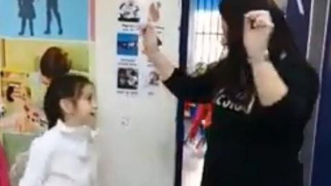 צפו: כך מתחילים את הבוקר - חינוך בפתח תקווה