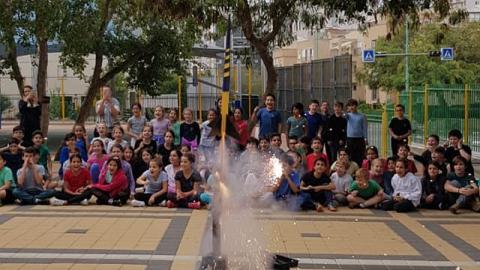 שיגור טילים ניסיוני למטרות שלום - חינוך בפתח תקווה