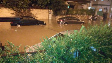 הצפות במספר שכונות בפתח תקווה: - חדשות בפתח תקווה