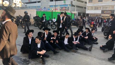 נעצרו 28 מפגינים שתקפו שוטרים - חדשות בפתח תקווה