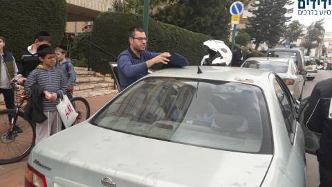 2 פעוטות ננעלו ברכב לעיני - חדשות בפתח תקווה