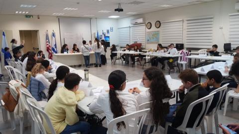 צפו בשגרירים הצעירים מבתי ספר - חדשות בפתח תקווה