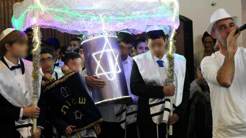 ישי דריקס ומשפחת דנינו - קהילות בפתח תקווה