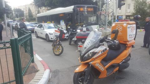 הולך רגל נפצע מפגיעת רכב - חדשות בפתח תקווה