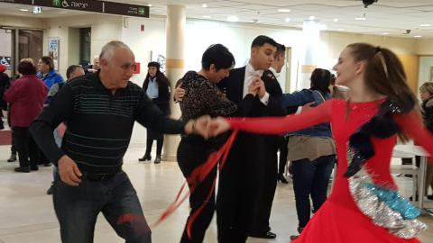 הרקדנים סחפו את הקהל לריקודי - תרבות ופנאי בפתח תקווה