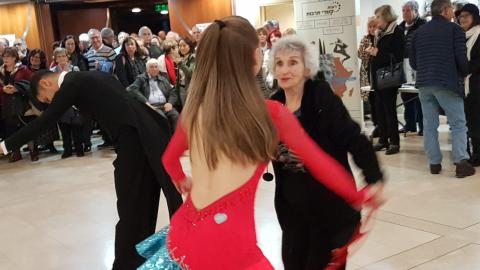 הרקדנים סחפו את הקהל לריקודי - תרבות ופנאי בפתח תקווה