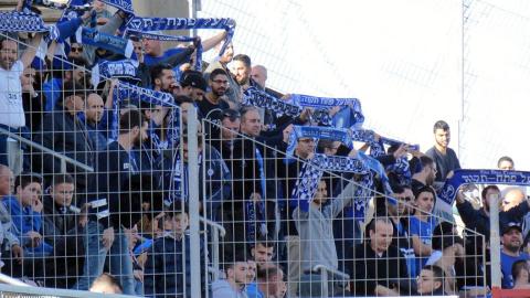 צפו בקהל מעודד את הפועל - ספורט בפתח תקווה