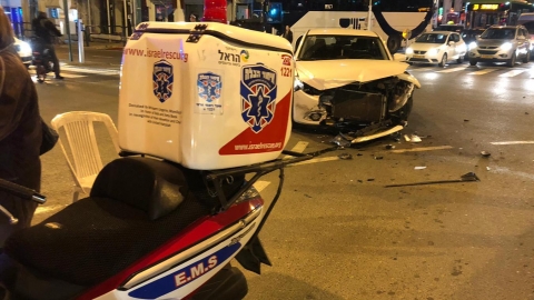 3 פצועים בתאונת דרכים ברחוב - חדשות בפתח תקווה