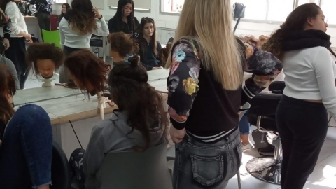 בקרוב: מספרה קהילתית לאזרחים ותיקים - קהילות בפתח תקווה