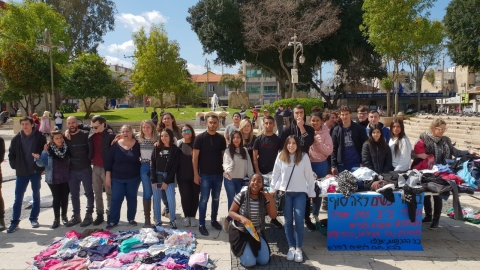 תלמידי תיכון שמיר קיימו הפנינג - חודש האישה בפתח תקווה