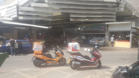 גבר  נדקר במתחם השוק - חדשות בפתח תקווה
