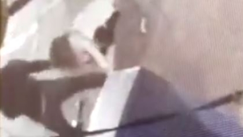 צפו: שדד באלימות אישה בת - חדשות בפתח תקווה