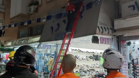 צפו: אישה חולצה לאחר שיצאה - חדשות בפתח תקווה