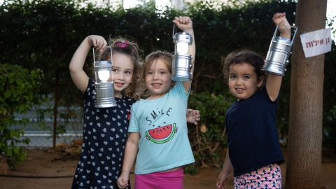 מאות  ילדים השתתפו בתהלוכת - איכות הסביבה וחזות העיר בפתח תקווה