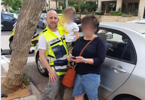 ילד בן 3 ננעל ברכב - חדשות בפתח תקווה