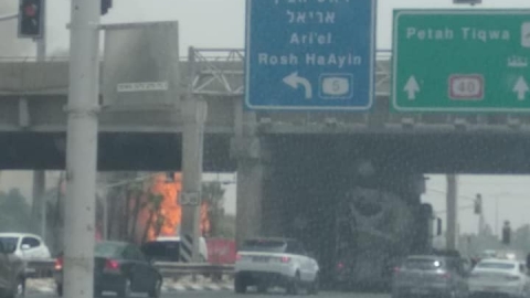 שריפה פרצה באזור צומת ירקונים - חדשות בפתח תקווה