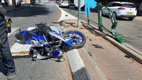רוכבת אופנוע נפצעה בתאונת דרכים - חדשות בפתח תקווה