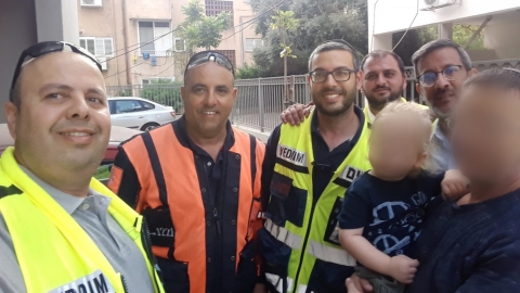 פעוט ננעל ברכב לעיני אביו - חדשות בפתח תקווה