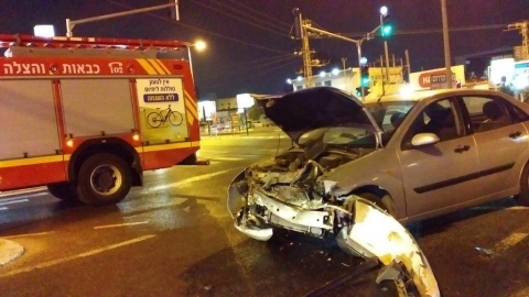 נהגת רכב נפצעה בתאונה בצומת - חדשות בפתח תקווה