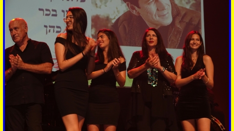 ערב מרגש בהיכל: החברים שרים - תרבות ופנאי בפתח תקווה