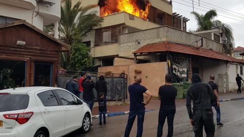 נכנס לבניין בוער בכפר קאסם - חדשות בפתח תקווה