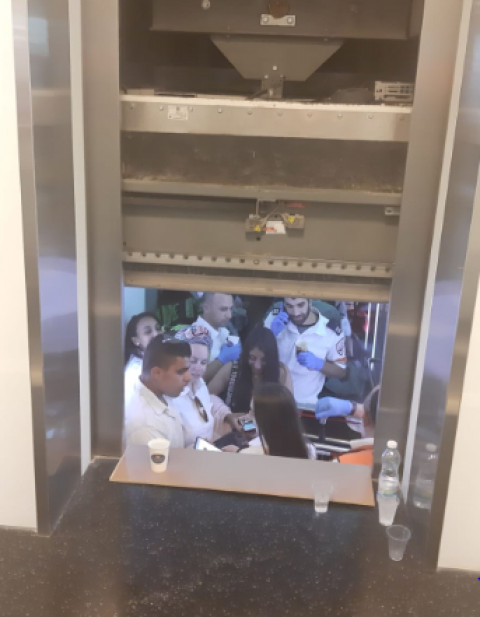 הוזעקו לטפל באירוע רפואי בבניין - חדשות בפתח תקווה