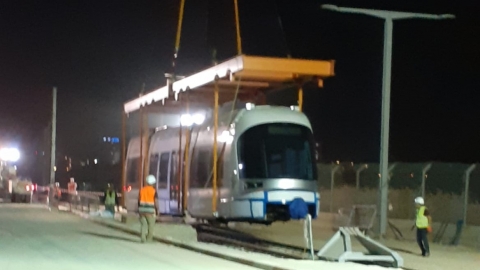 קרונות הרכבת הקלה הגיעו לפתח - חדשות בפתח תקווה