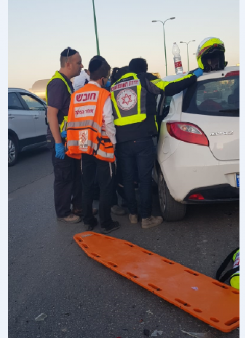 גבר ואשה נפצעו באורח קל בתאונת - חדשות בפתח תקווה