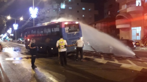 אוטובוס איבד שליטה, עלה על - חדשות בפתח תקווה