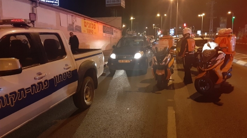 הולך רגל נפגע מרכב ברח' - חדשות בפתח תקווה