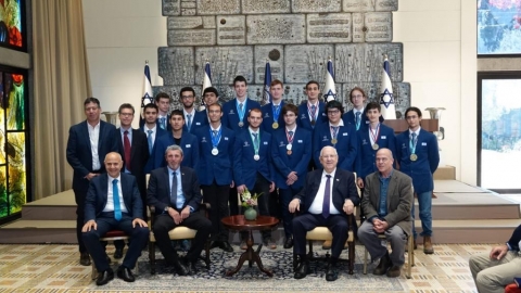 אלמוג ולד, תלמיד אחד העם - חינוך בפתח תקווה
