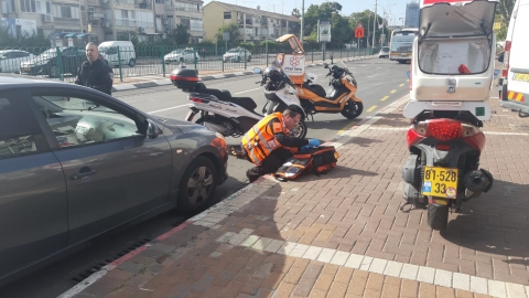 נהג רכב יצא מרכבו ברח' - חדשות בפתח תקווה