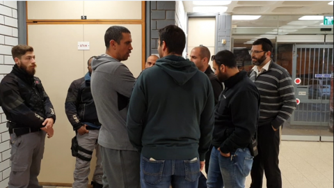 סלקציה בכניסה למפגש תושבים עם - בחירות לעירייה 2024 בפתח תקווה