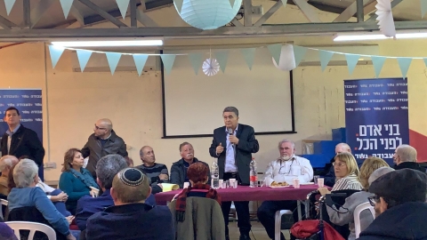 יו"ר העבודה גשר בפתיחת מטה - חדשות בפתח תקווה