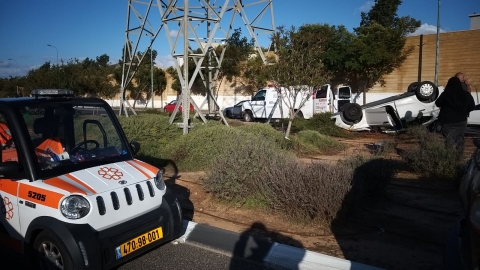 רכב התהפך בדרך רבין בפתח - חדשות בפתח תקווה