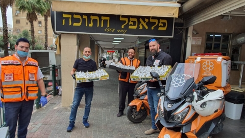 ולנו יש פלאפל: מאות מנות - מעשים טובים בפתח תקווה