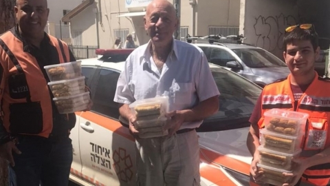 כתבה שנייה בסדרה: עשרות קופסאות - מעשים טובים בפתח תקווה