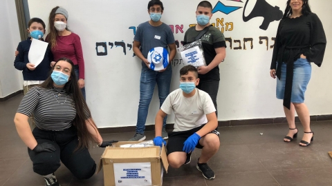 מועצת הנוער תרמה מארזי יום - חינוך בפתח תקווה