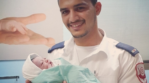 צוות מד"א יילד אישה בחניית - חדשות בפתח תקווה