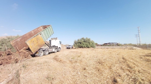 נתפס נהג משאית שהשליך פסולת - איכות הסביבה וחזות העיר בפתח תקווה